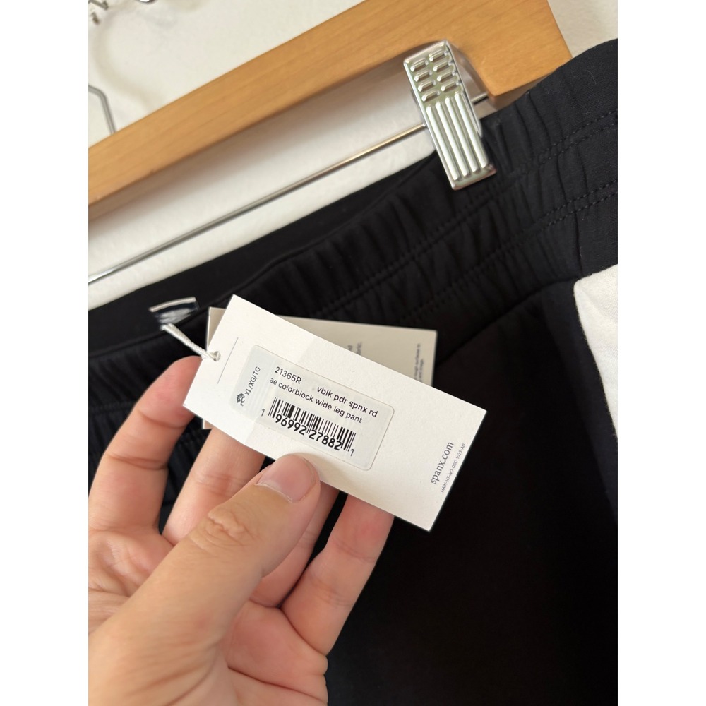 SPANX Colorblock Wide Leg Track Pant – Very Black/Spanx Red – Size XL - Picture 4 of 5